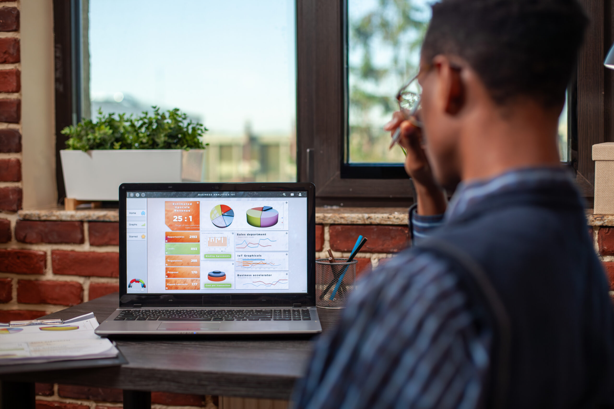 E-commerce customer journey from discovery to conversion